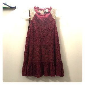 Lace tank with keyhole back